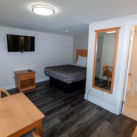 Borden Inn And Suites Angus エクステリア 写真