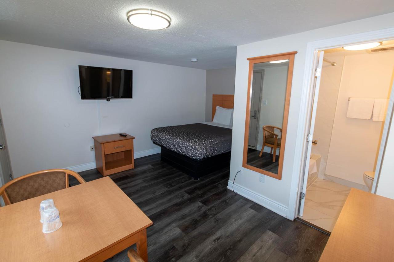 Borden Inn And Suites Angus エクステリア 写真