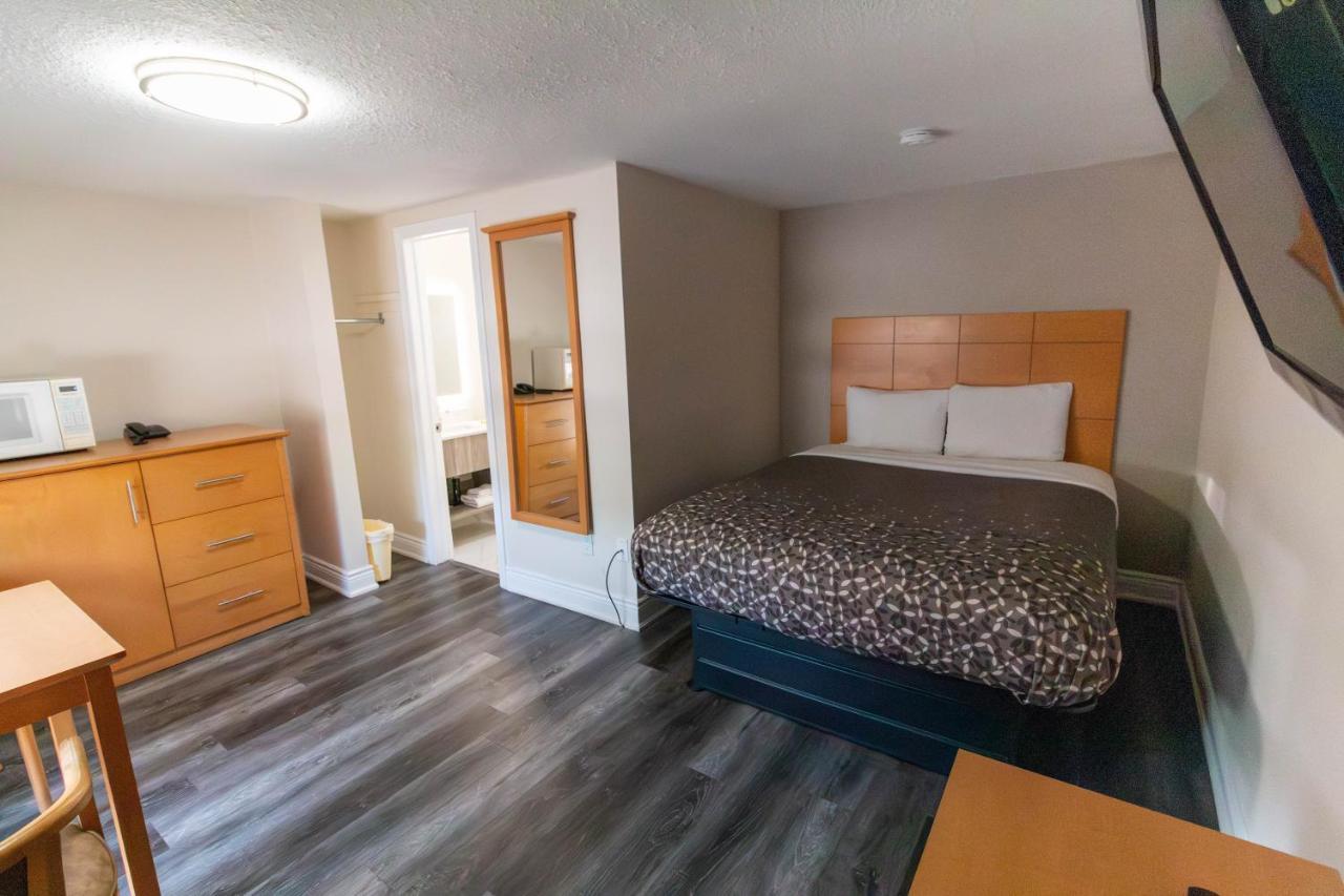 Borden Inn And Suites Angus エクステリア 写真