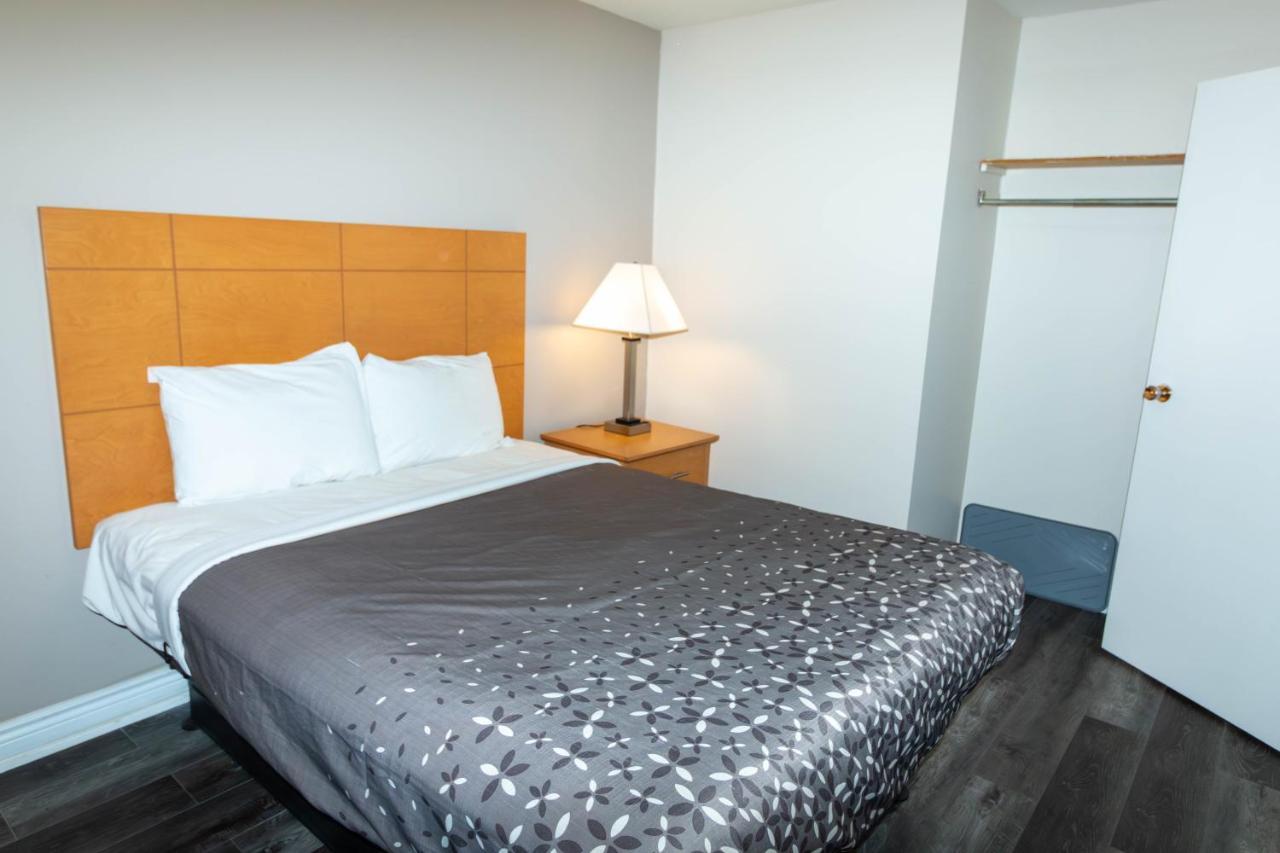 Borden Inn And Suites Angus エクステリア 写真