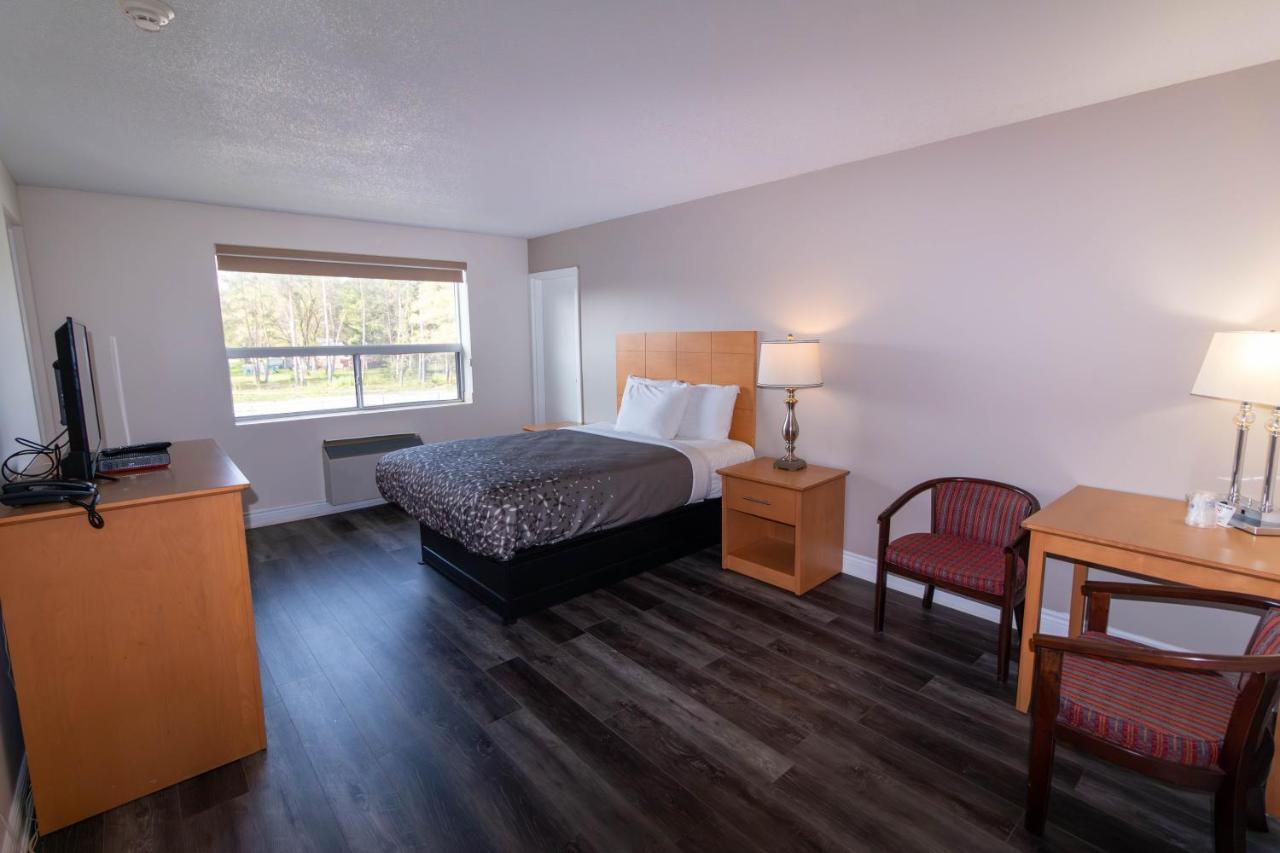 Borden Inn And Suites Angus エクステリア 写真