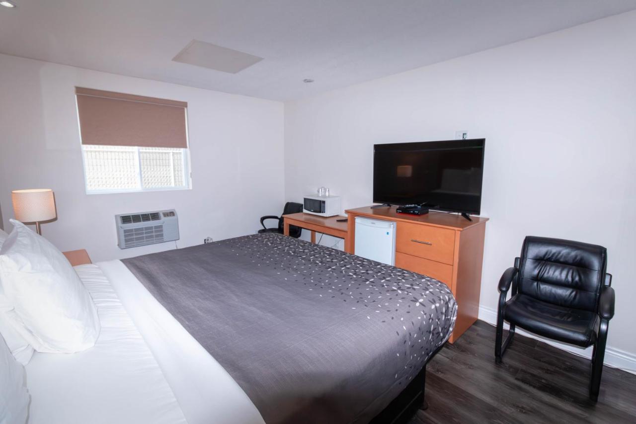 Borden Inn And Suites Angus エクステリア 写真