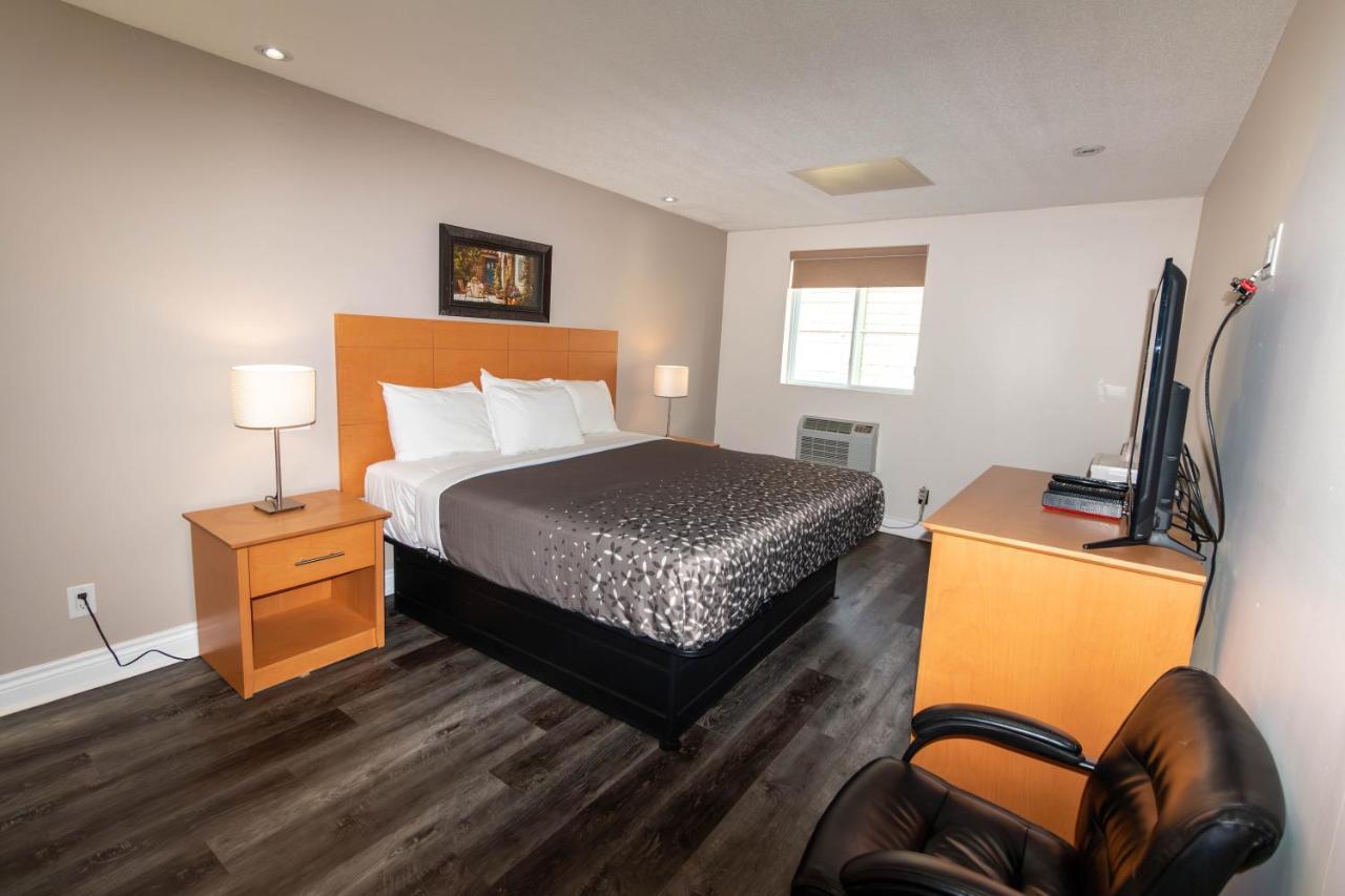 Borden Inn And Suites Angus エクステリア 写真