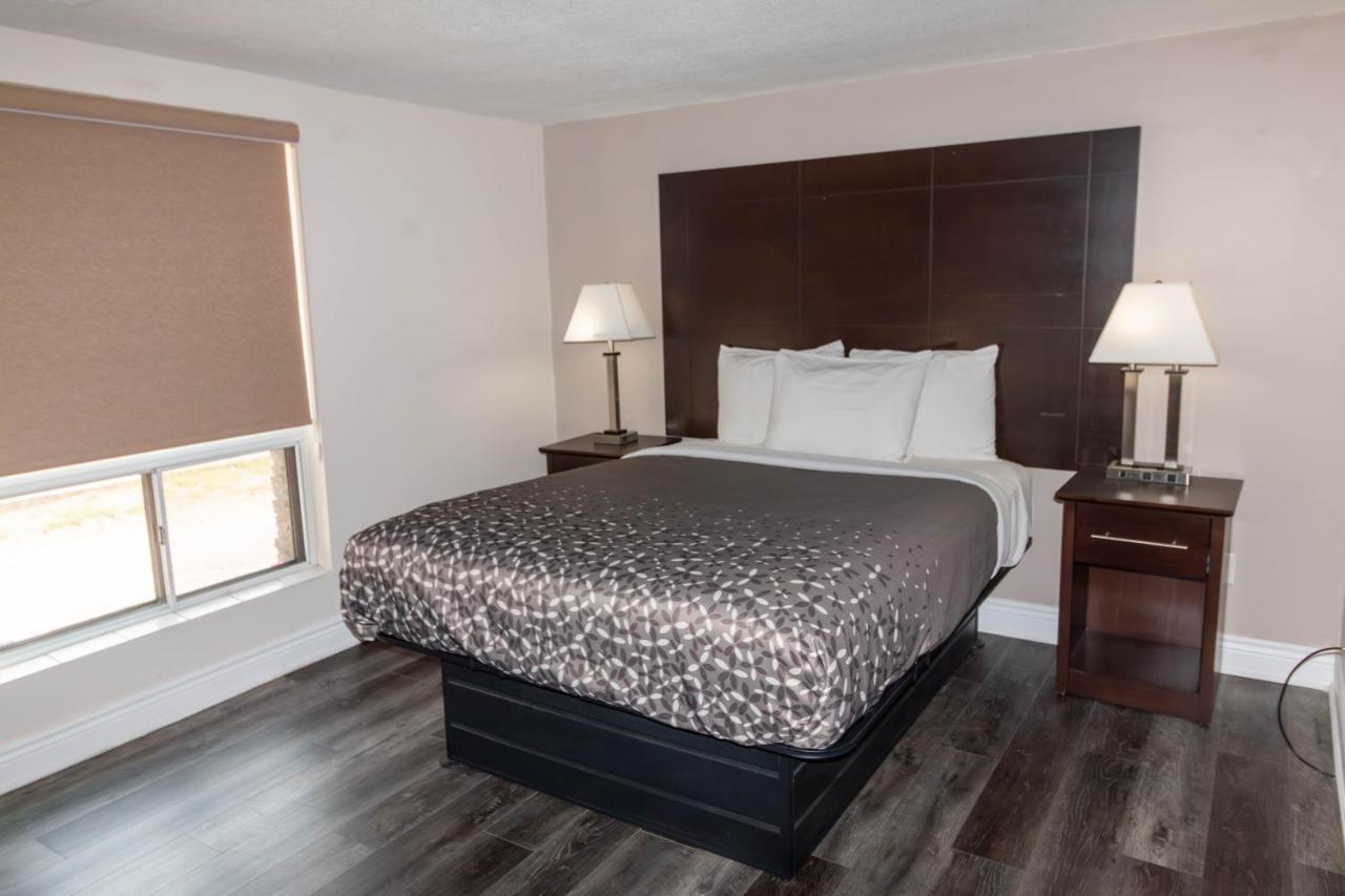 Borden Inn And Suites Angus エクステリア 写真