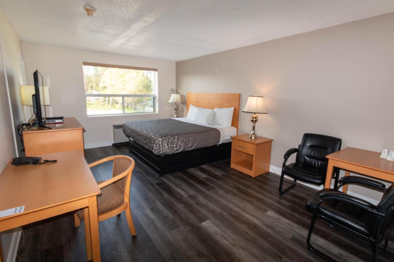 Borden Inn And Suites Angus エクステリア 写真