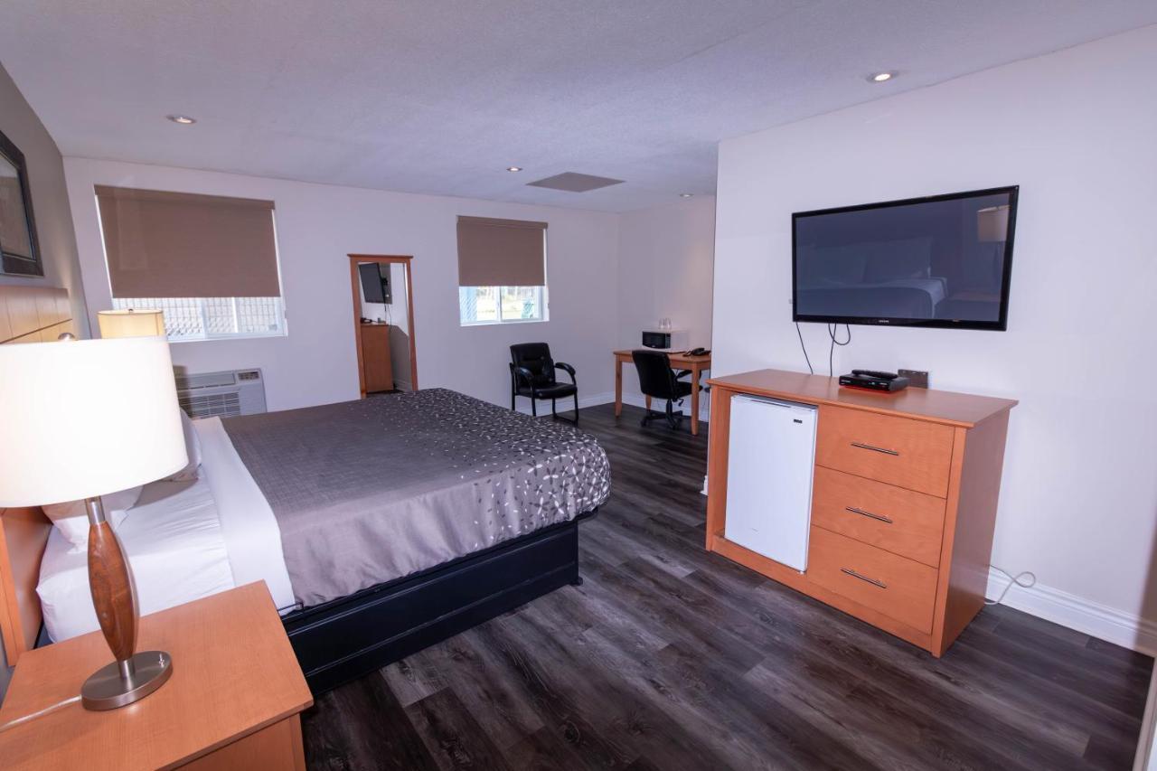 Borden Inn And Suites Angus エクステリア 写真