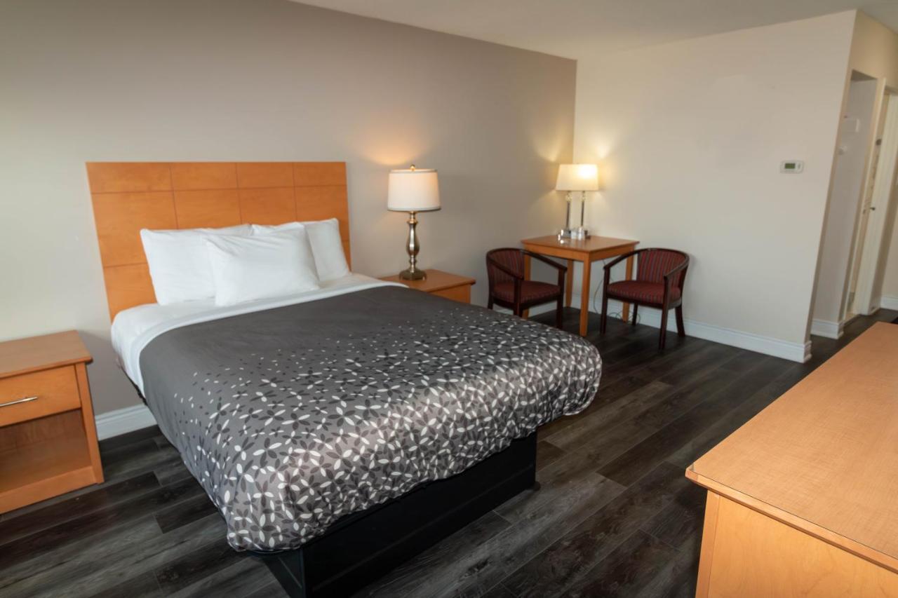 Borden Inn And Suites Angus エクステリア 写真