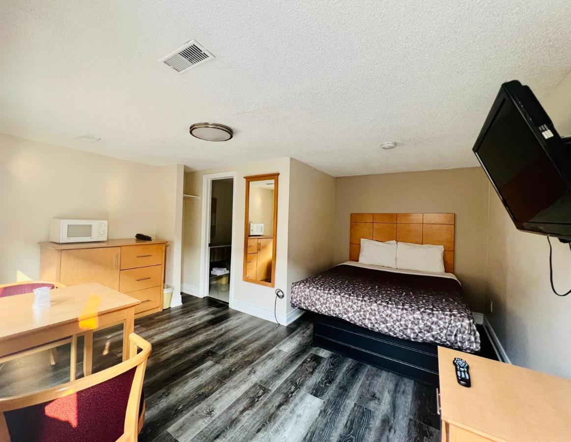 Borden Inn And Suites Angus エクステリア 写真